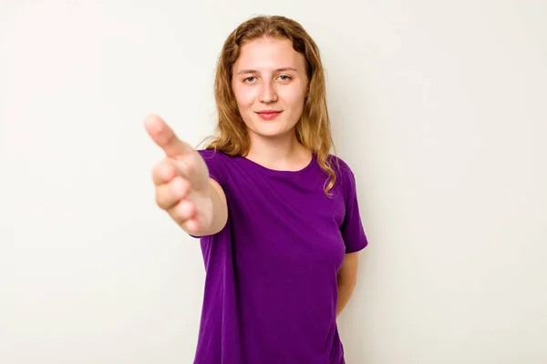 Ung Kaukasisk Kvinna Isolerad Vit Bakgrund Sträcker Handen Vid Kameran — Stockfoto