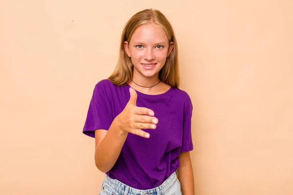 Caucasian Teen Girl Isolated Beige Background Stretching Hand Camera Greeting — Stock Photo, Image