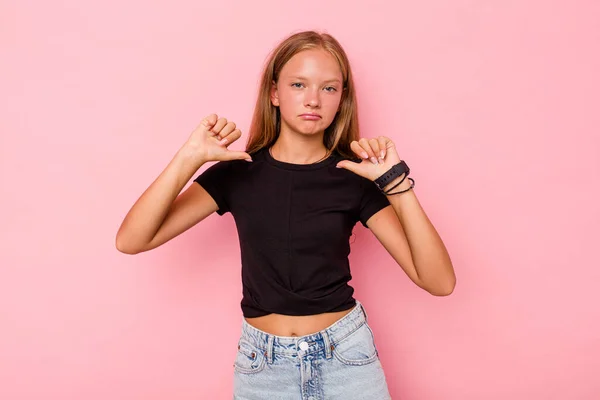 Caucasian Teen Girl Isolated Pink Background Feels Proud Self Confident — Stock Photo, Image