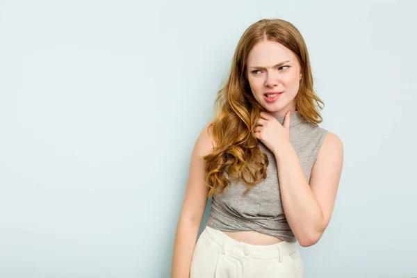 Young Caucasian Woman Isolated Blue Background Touching Back Head Thinking — Stock Photo, Image
