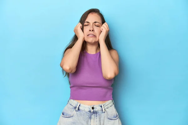 Fashionable Young Woman Purple Top Blue Background Crying Unhappy Something — Stock Photo, Image