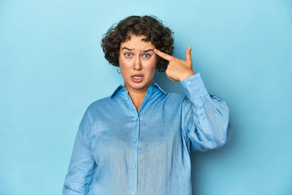 Young Caucasian Woman Short Hair Showing Disappointment Gesture Forefinger — Stock Photo, Image