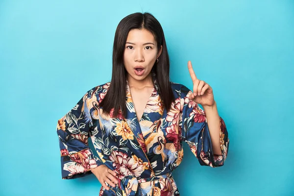Elegant Young Asian Woman Kimono Studio Shot Having Idea Inspiration — Stock Photo, Image