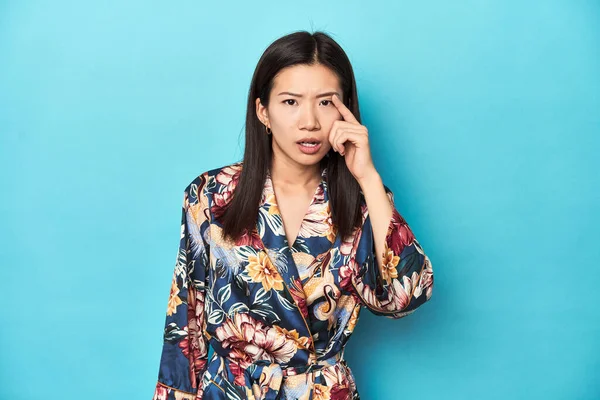 Elegant Young Asian Woman Kimono Studio Shot Showing Disappointment Gesture — Stock Photo, Image