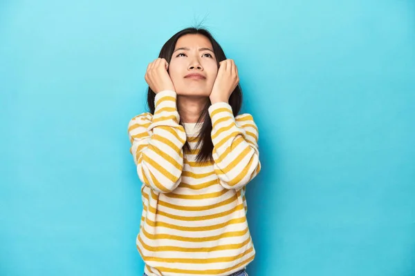 Asian Woman Striped Yellow Sweater Crying Unhappy Something Agony Confusion — Stock Photo, Image