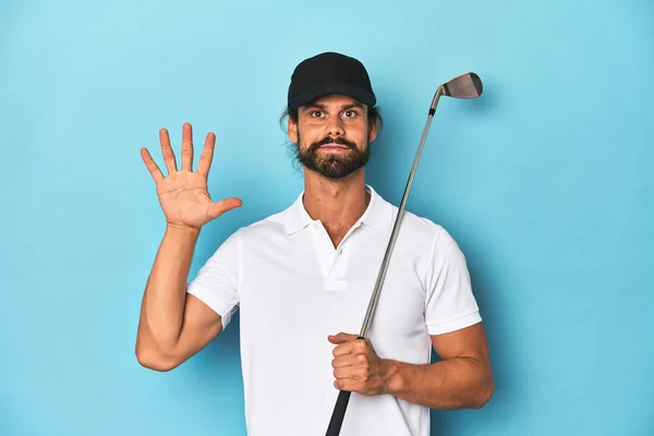 Long Haired Golfer Club Hat Smiling Cheerful Showing Number Five — Stock Photo, Image