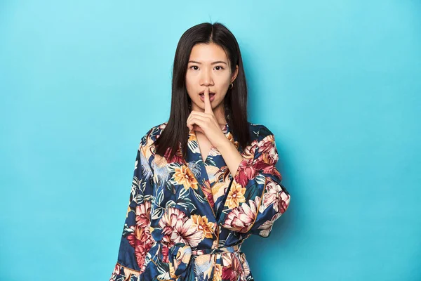 Elegant Young Asian Woman Kimono Studio Shot Keeping Secret Asking — Stock Photo, Image