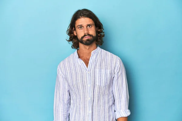 Hombre Con Barba Camisa Rayas Azules Estudio Azul Triste Cara —  Fotos de Stock