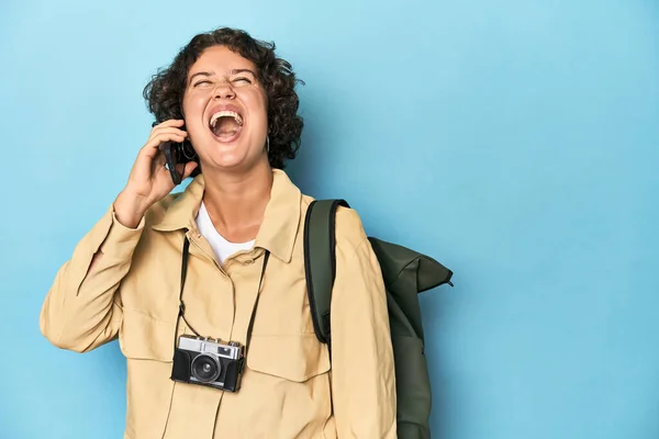 Happy Young Traveler Woman Vintage Camera Backpack Talking Phone — Stock Photo, Image