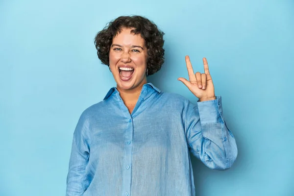 Young Caucasian Woman Short Hair Showing Horns Gesture Revolution Concept — Stock Photo, Image