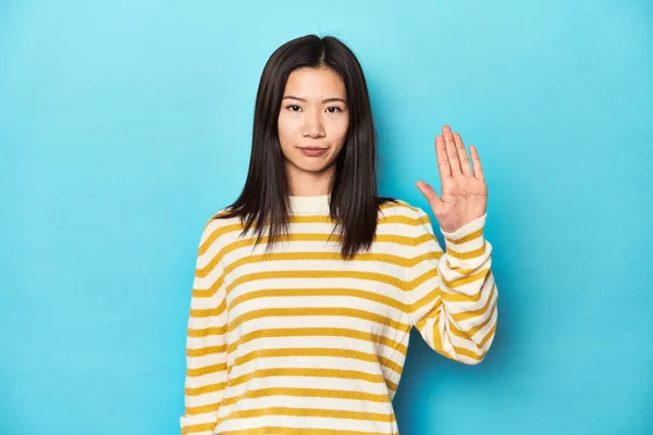 Asian Woman Striped Yellow Sweater Smiling Cheerful Showing Number Five — Stock Photo, Image