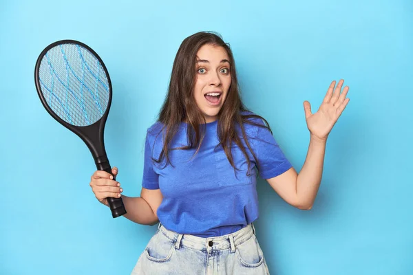 Woman Electric Bug Zapper Blue Background Receiving Pleasant Surprise Excited — Stock Photo, Image