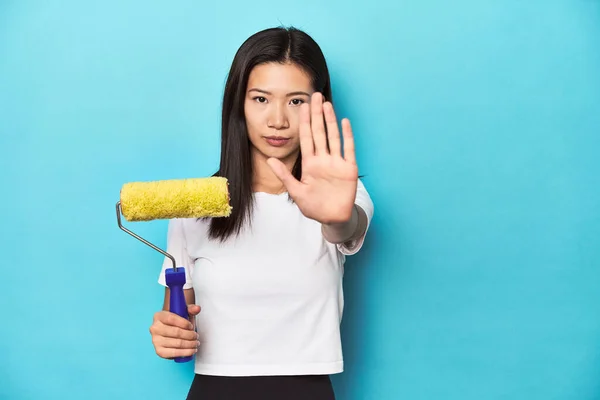 Jovem Mulher Asiática Com Rolo Pintura Conceito Diy Com Mão — Fotografia de Stock