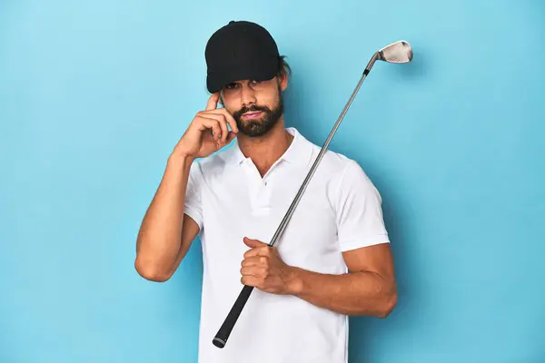 Long Haired Golfer Club Hat Pointing Temple Finger Thinking Focused — Stock Photo, Image