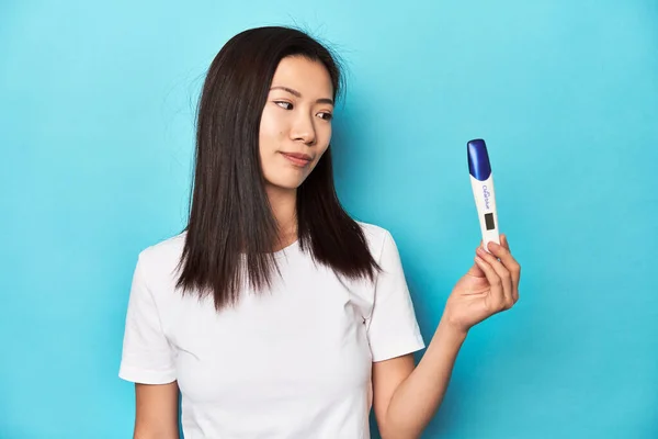 Young Asian Woman Holding Pregnancy Test Studio Shot — Stock Photo, Image