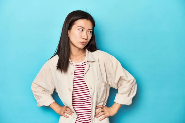 Asian Woman Layered Shirt Striped Shirt Confused Feels Doubtful Unsure — Stock Photo, Image