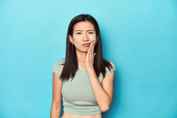 Asian Woman Summer Green Top Studio Backdrop Having Strong Teeth — Stock Photo, Image