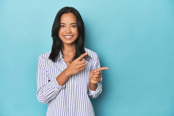 Filipina Young Woman Blue Studio Excited Pointing Forefingers Away — Stock Photo, Image