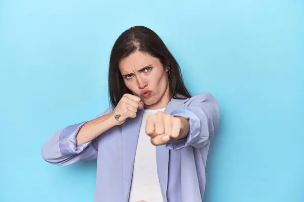 Woman Blue Blazer Blue Background Throwing Punch Anger Fighting Due — Stock Photo, Image