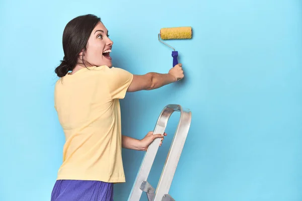 Woman Painting Blue Wall Ladder — Stock Photo, Image