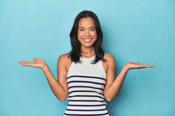 Filipina Young Woman Blue Studio Makes Scale Arms Feels Happy — Stock Photo, Image
