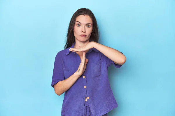 Young Caucasian Woman Blue Backdrop Showing Timeout Gesture — Stock Photo, Image