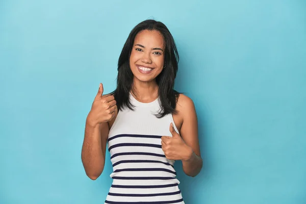 Filipina Young Woman Blue Studio Raising Both Thumbs Smiling Confident — Stock Photo, Image