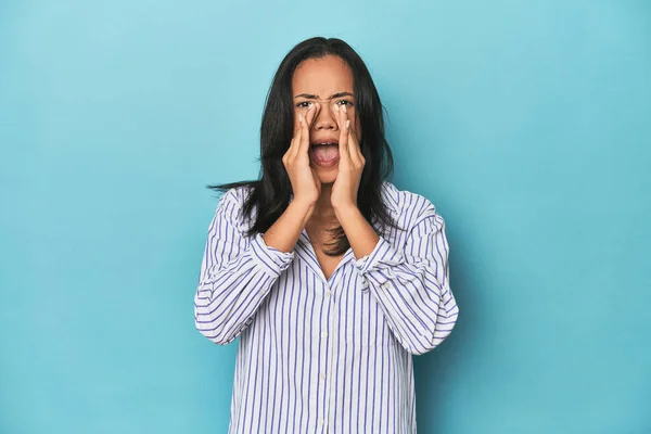 Filipina Young Woman Blue Studio Shouting Excited Front — Stock Photo, Image