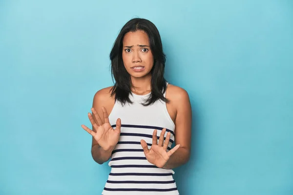 Filipina Young Woman Blue Studio Rejecting Someone Showing Gesture Disgust — Stock Photo, Image