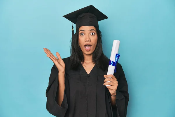 Filipina Graduate Diploma Blue Studio Surprised Shocked — Stock Photo, Image
