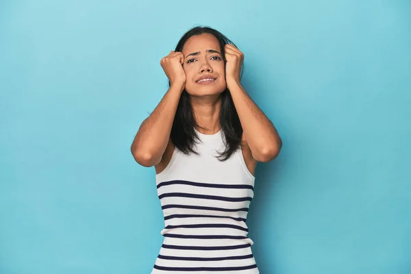 Filipina Young Woman Blue Studio Crying Unhappy Something Agony Confusion — Stock Photo, Image