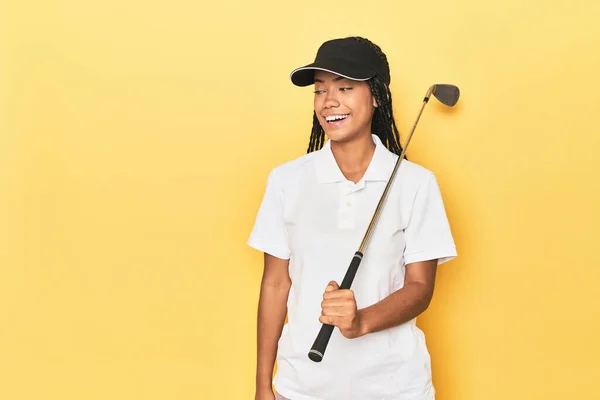 Indonesian Female Golfer Yellow Backdrop Looks Aside Smiling Cheerful Pleasant — Stock Photo, Image