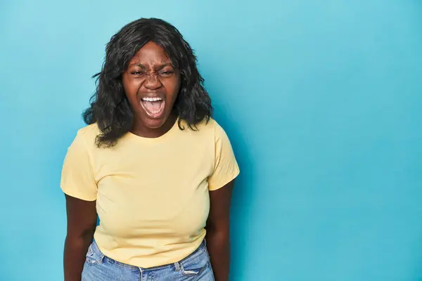 Jonge Afro Amerikaanse Curvy Vrouw Schreeuwen Erg Boos Woede Concept — Stockfoto