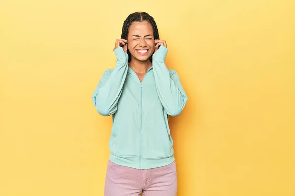 Indonesian Sporty Woman Yellow Backdrop Covering Ears Hands — Stock Photo, Image
