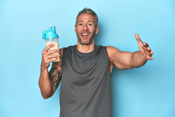 Athlete Holding Protein Shake Blue Backdrop Receiving Pleasant Surprise Excited — Stock Photo, Image