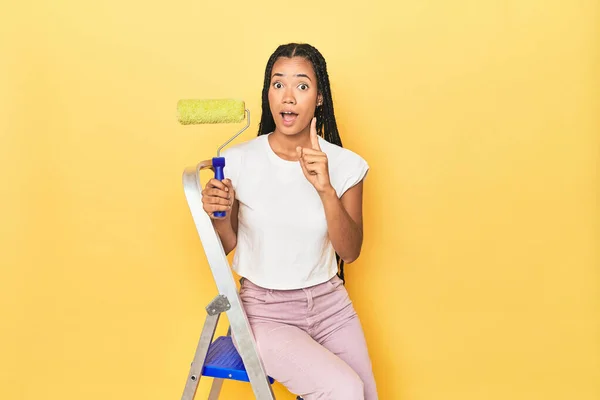 Indonesian Woman Roller Ladder Yellow Having Idea Inspiration Concept — Stock Photo, Image