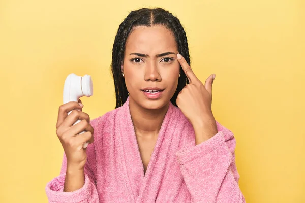 Indonesian Woman Facial Cleaner Yellow Showing Disappointment Gesture Forefinger — Stock Photo, Image
