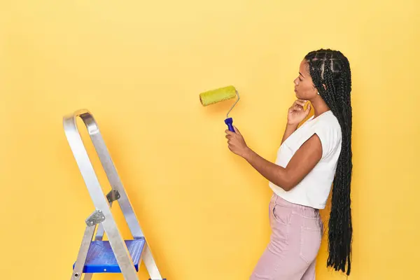 Indonesian Woman Painting Wall Ladder Roller Yellow — Stock Photo, Image