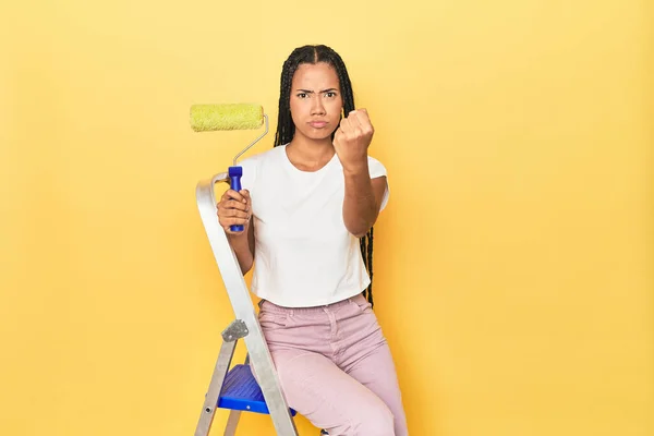 Indonesian Woman Roller Ladder Yellow Showing Fist Camera Aggressive Facial — Stock Photo, Image