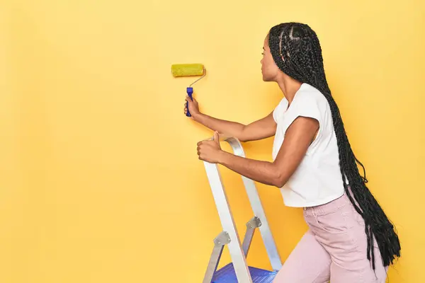 Indonesian Woman Painting Wall Ladder Roller Yellow — Stock Photo, Image