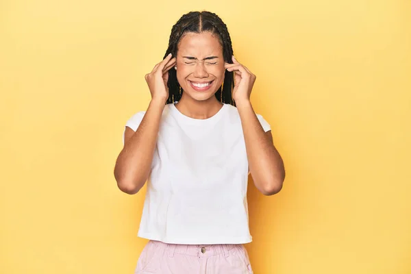 Young Indonesian Woman Yellow Studio Backdrop Covering Ears Hands — Stock Photo, Image