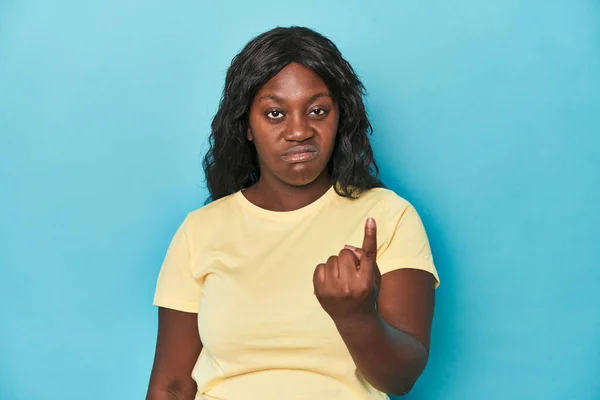 Joven Afroamericana Curvilínea Mujer Apuntando Con Dedo Usted Como Invitando —  Fotos de Stock