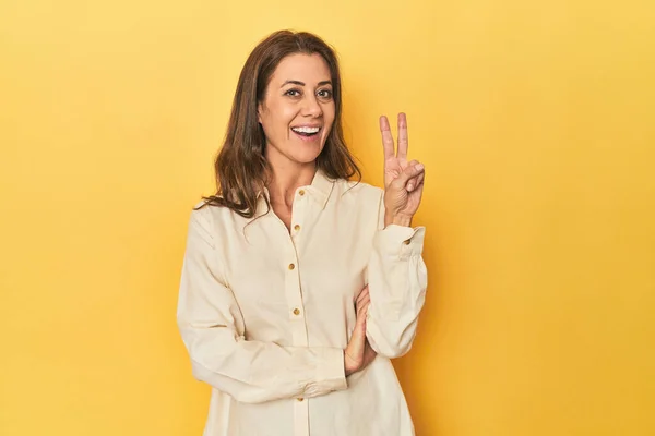 Portrait Beautiful Adult Woman Showing Number Two Fingers — Stock Photo, Image