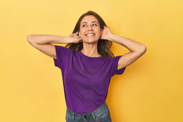 Portrait Adult Woman Stretching Arms Relaxed Position — Stock Photo, Image