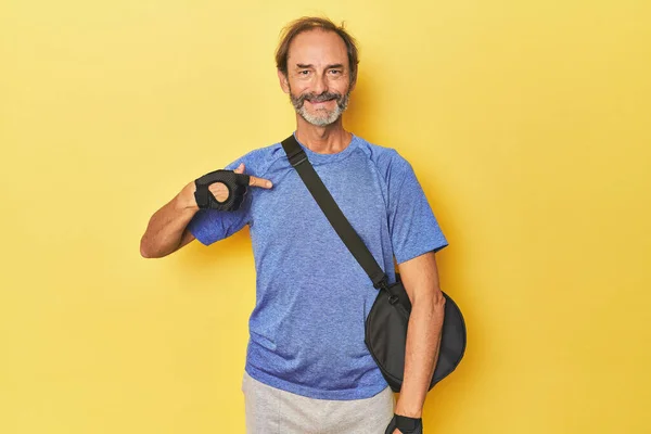 Athlete Ready Gym Studio Person Pointing Hand Shirt Copy Space — Stock Photo, Image