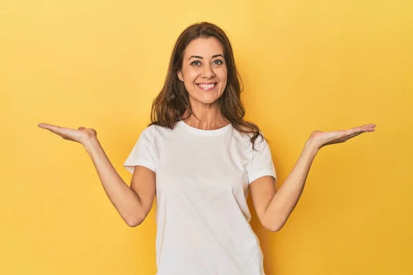 Portrait Beautiful Adult Woman Makes Scale Arms Feels Happy Confident — Stock Photo, Image
