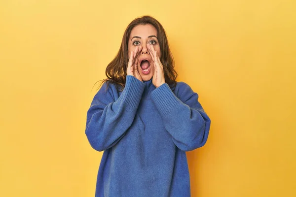 Portrait Adult Woman Shouting Excited Front — Stock Photo, Image
