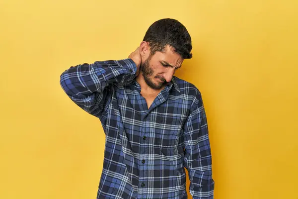 Young Hispanic Man Yellow Background Suffering Neck Pain Due Sedentary — Stock Photo, Image