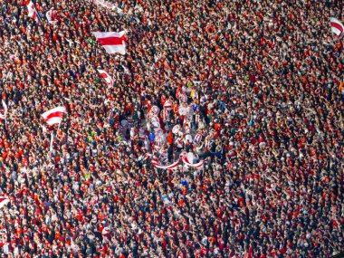  River ve Atltico Tucuman maçı. River Stadyumu. Taraftarlar takımlarını alkışlıyor.