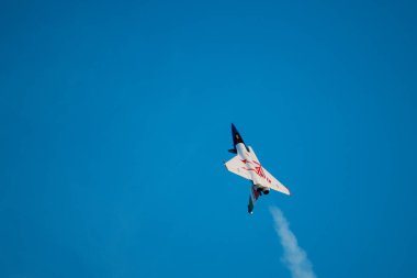 General Alvear, Arjantin, 14 Eylül 2024, gökyüzünde bir savaş uçağı uçuyor. Radyo Kontrol Modeli